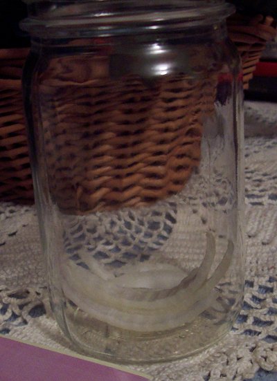 Raw onion slices for insomnia