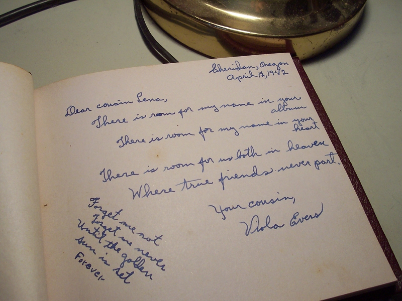 Viola Evers' 1942 entry in Lena Wagler's autograph book
